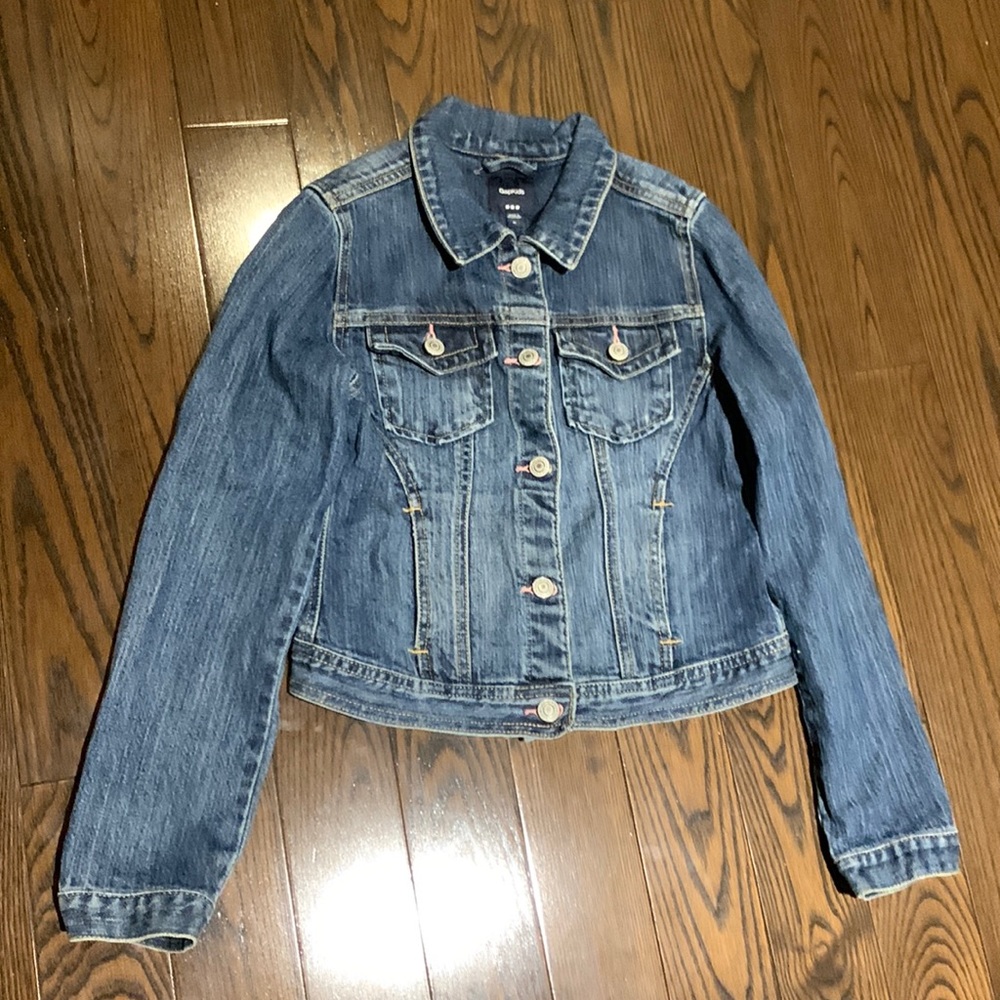 This is a jean jacket that has only worn one to two times!